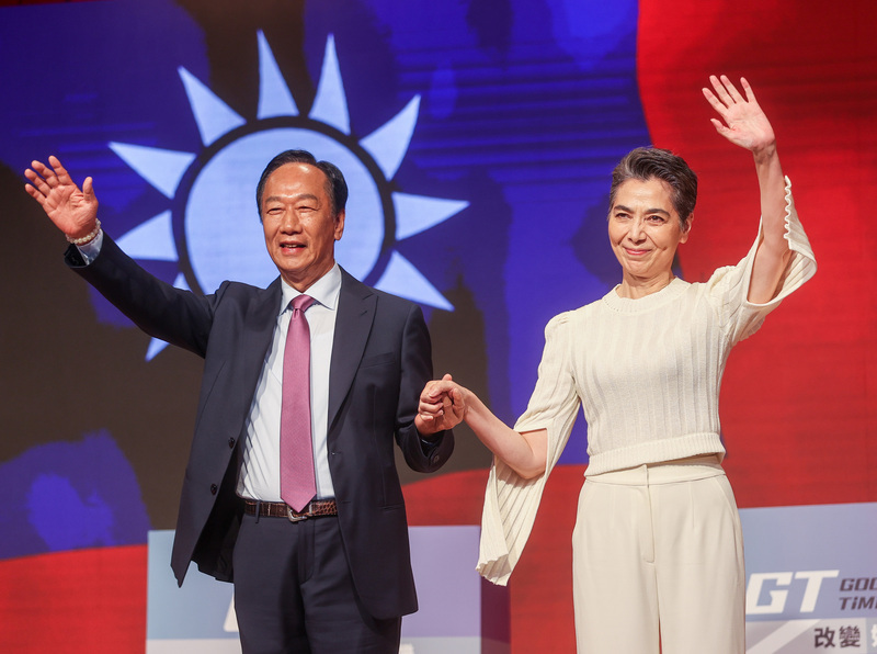 郭董正式公布參選總統的副手人選為賴佩霞 賴隨即宣布「安排放棄美國籍」  日本改組內閣及黨務高層 外交部：多位成員對台友好