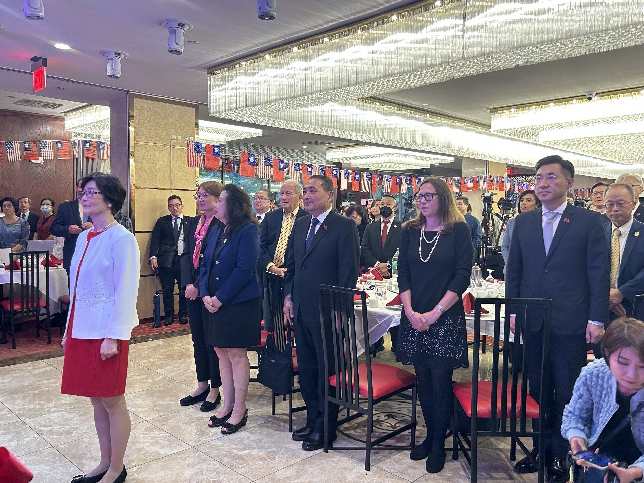 和侯友宜比鄰而坐 羅森柏格：美助台自我防衛承諾堅若磐石