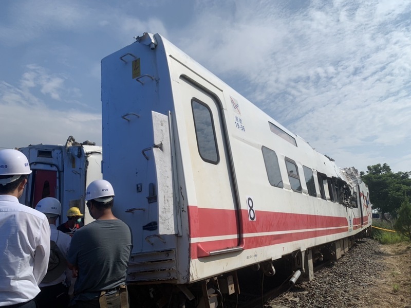 普悠瑪號事故車廂發現13塊細骨及疑1顆牙齒