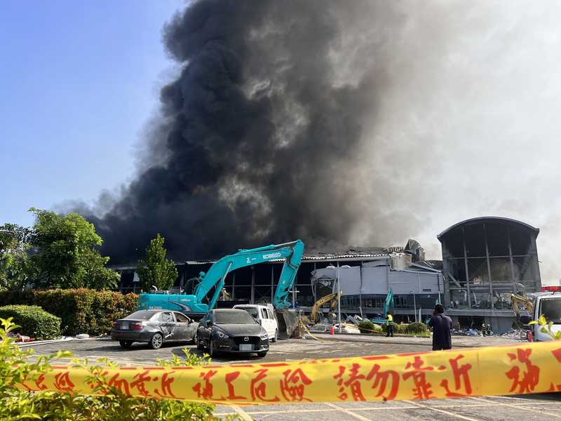 消防員殉職 蔡總統赴屏東慰問、瞭解救災進度