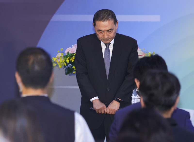 出席AI教育論壇 侯友宜為屏東大火默哀