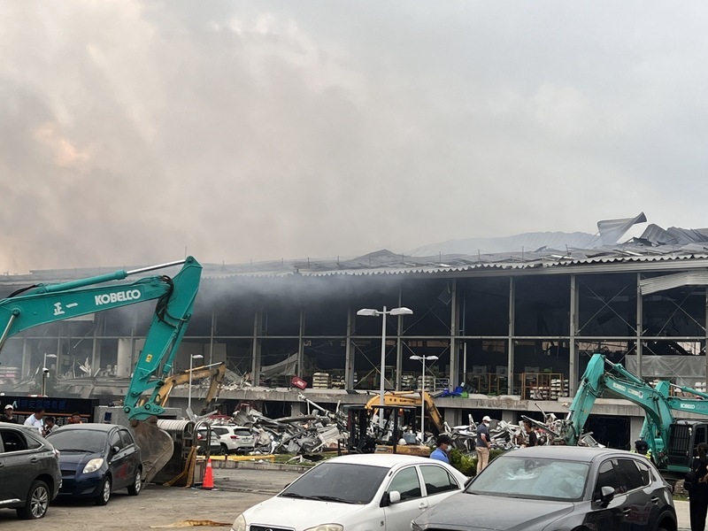 屏東明揚廠房爆炸仍有4人失聯 雨停持續搜救