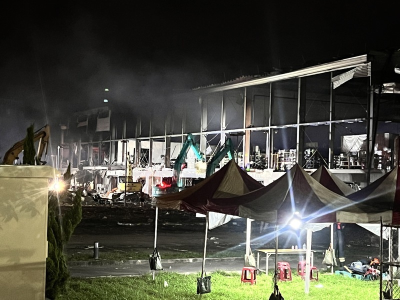 屏東大火爆炸 消防奮力救火逾28小時終撲滅