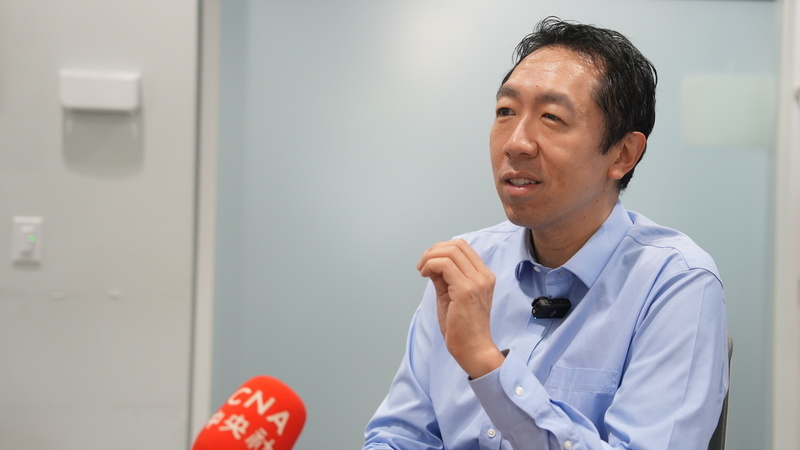 AI百大人物吳恩達訪台 與唐鳳科技對談