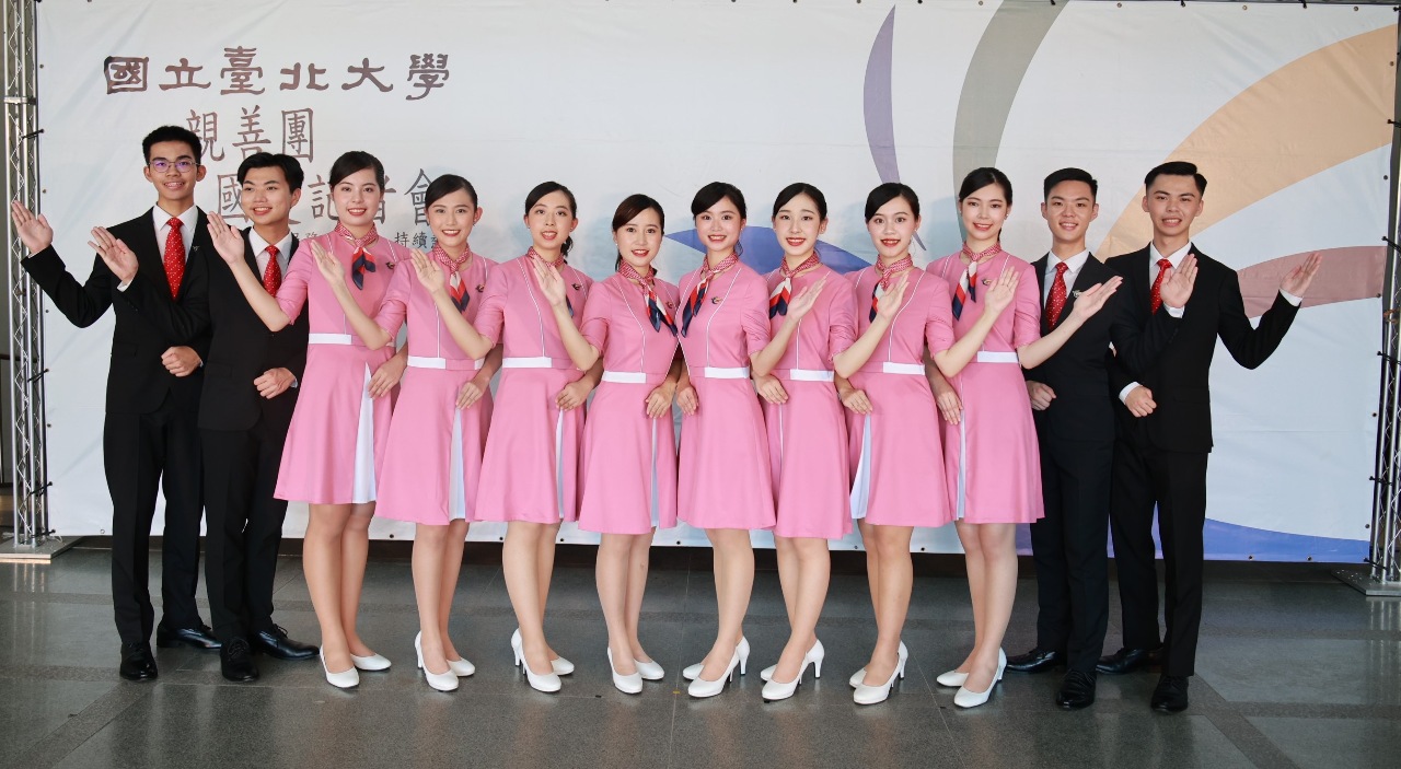 赫見「南韓女團明星臉」！ 台北大學親善團11度登國慶大典(影音)