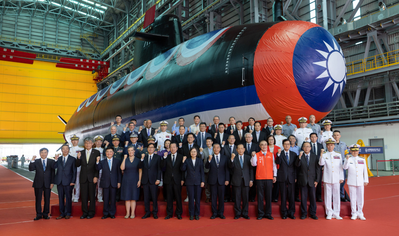 首艘國造潛艦「海鯤」下水 總統擲瓶時表示我們做到了  德國2026年起 停止提供中國優惠貸款