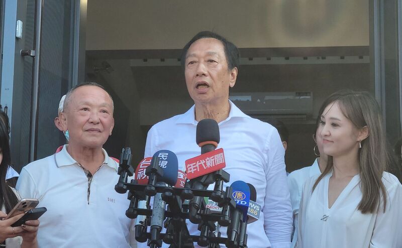在野比民調輸的退選 郭台銘引金庸回應：俠之大者為國為民