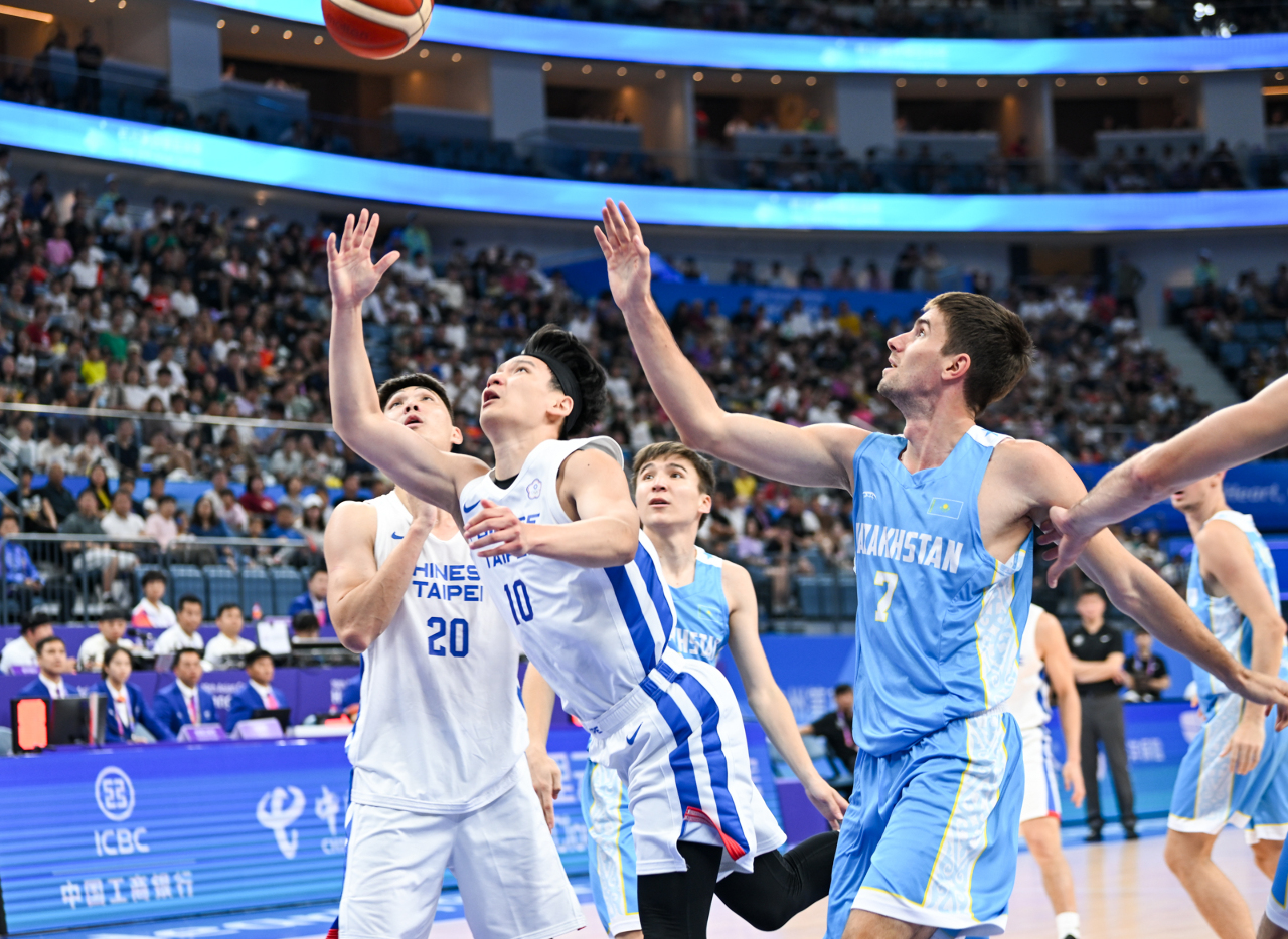 杭州亞運 / 林庭謙、阿巴西聯手轟37分 台灣男籃晉8強