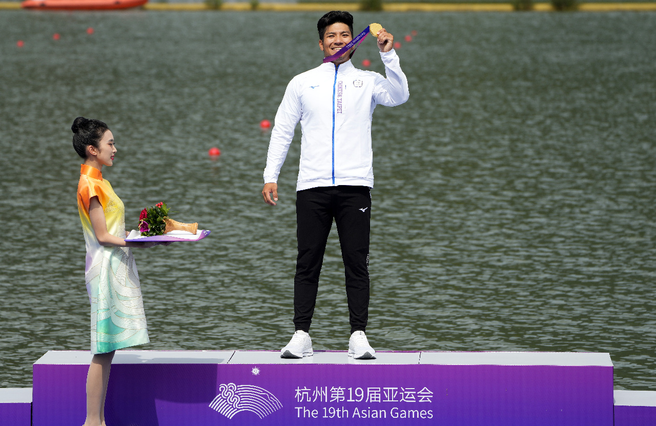 杭州亞運 / 為已逝媽媽拚搏 賴冠傑下一步划向巴黎奧運
