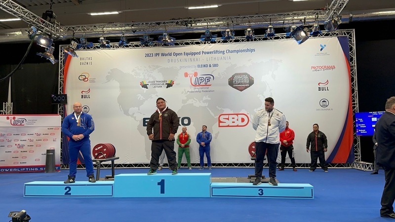 楊森蹲舉452.5公斤破世界紀錄 健力世錦賽奪2金