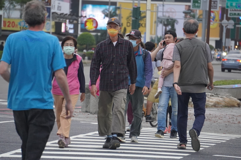 白天溫暖舒適早晚涼 嘉義以南高溫30度