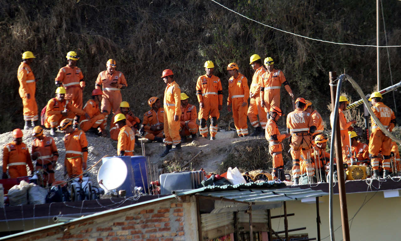 印度41工人受困隧道逾2週 搜救人員：剩6、7公尺救出