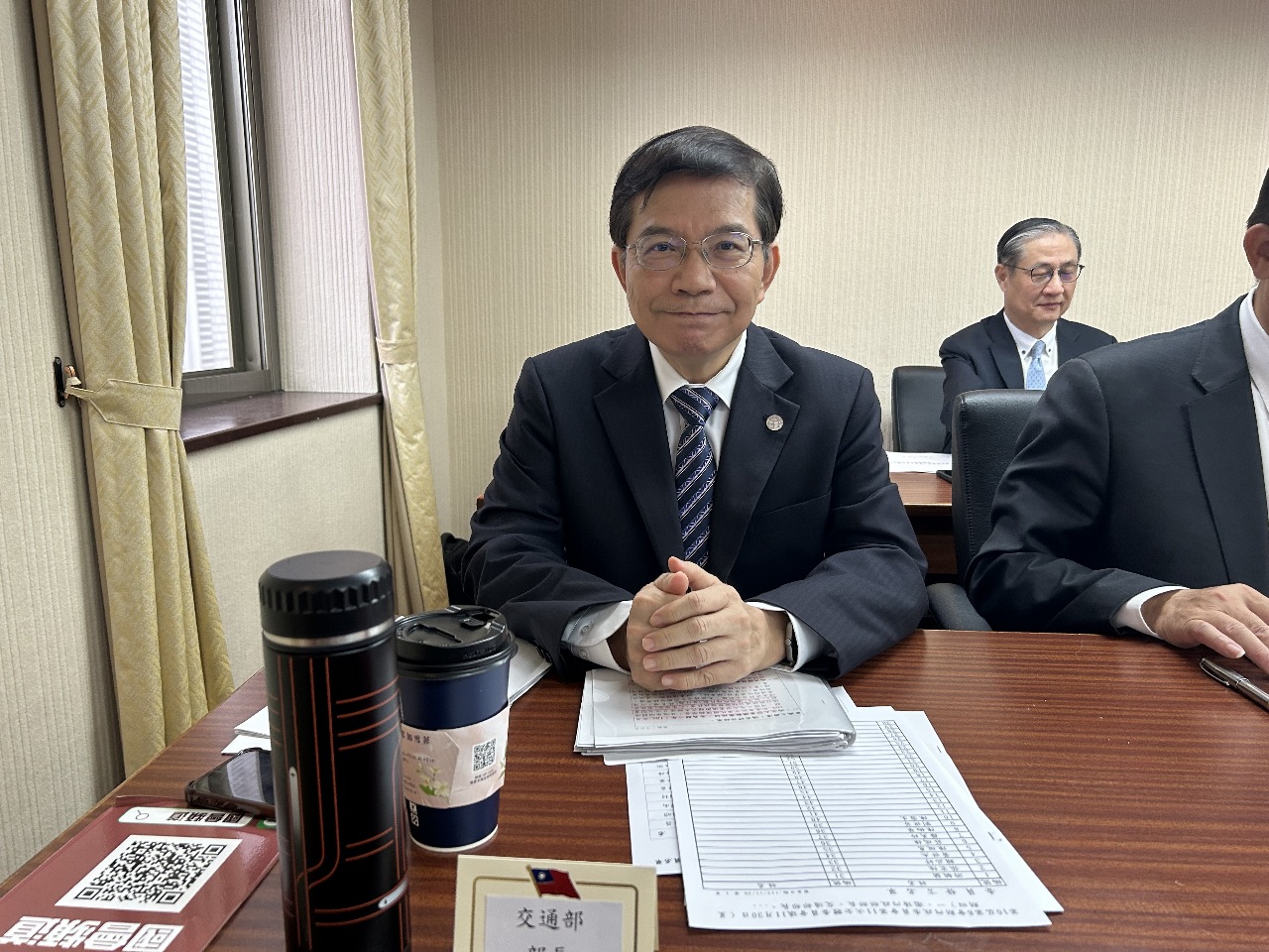 王國材：路口、公車站牌附近暫緩記點 併排違停仍要記點
