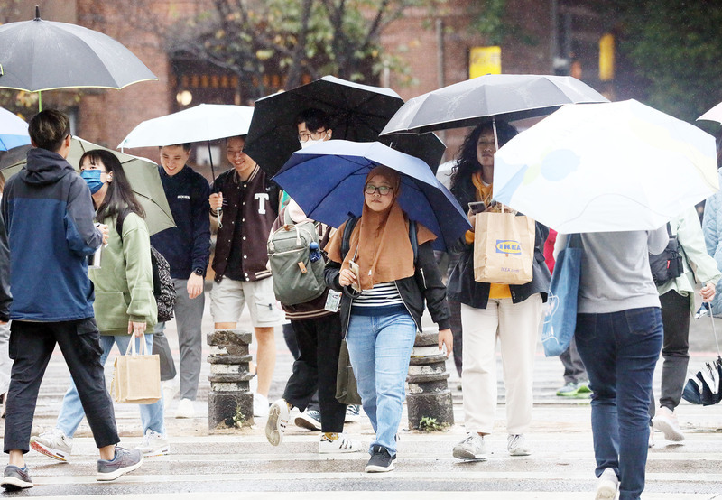 水氣變多降雨再增 東北季風影響北台轉冷