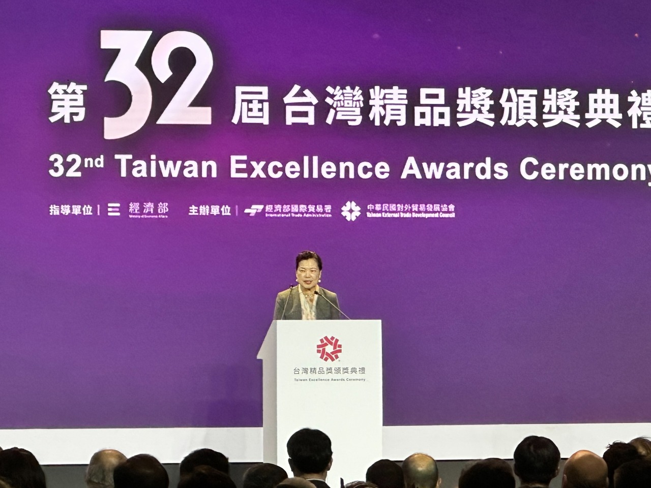經濟吹逆風 王美花信心喊話：不用太悲觀