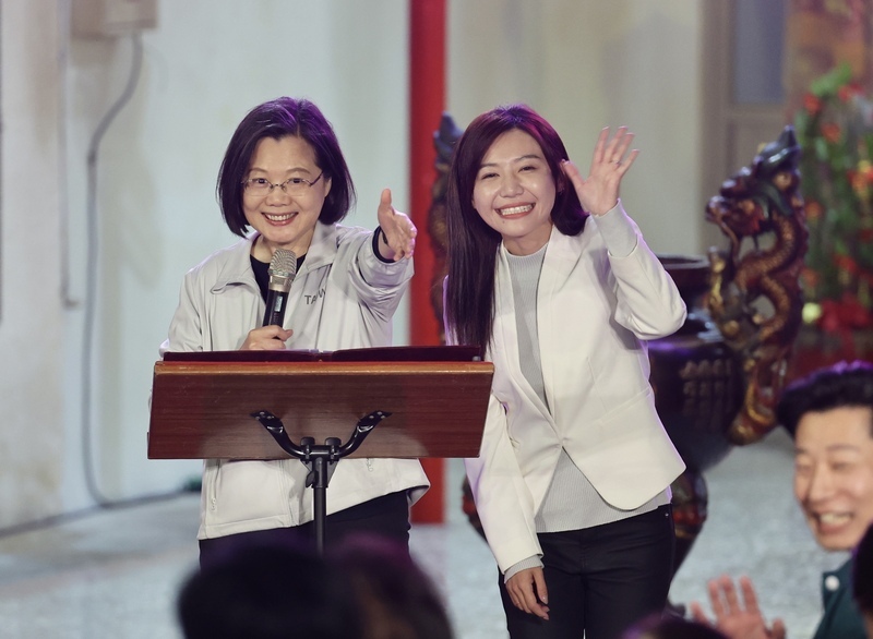 蔡總統為吳沛憶站台 盼國會過半續推強化國防政策