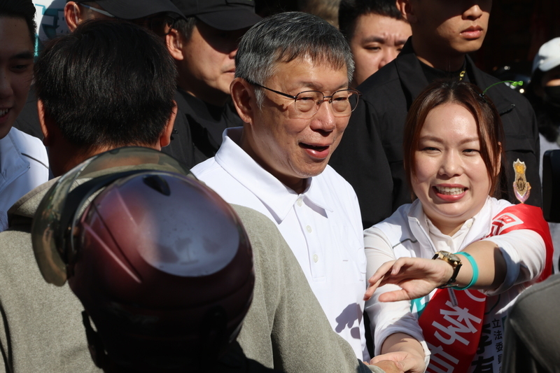 柯文哲砲火猛烈 左批賴清德政治立場 右諷侯友宜「近朱者赤」