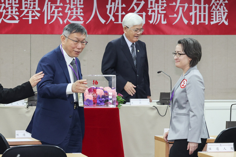 總統大選號次出爐 選前之夜柯文哲奪凱道路權 中國持續用認知作戰影響台灣選情