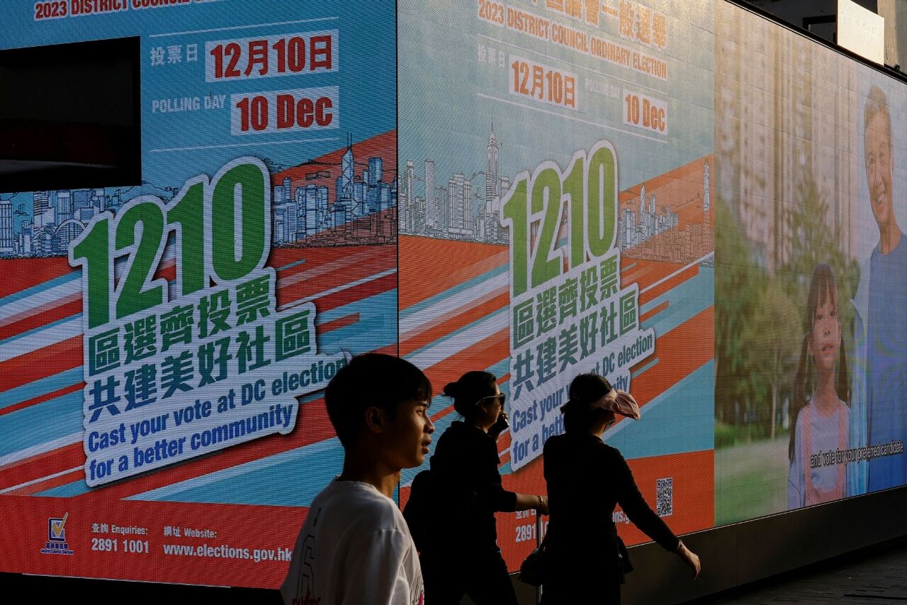 香港首次「愛國者」選舉延至午夜 社民連主席被捕