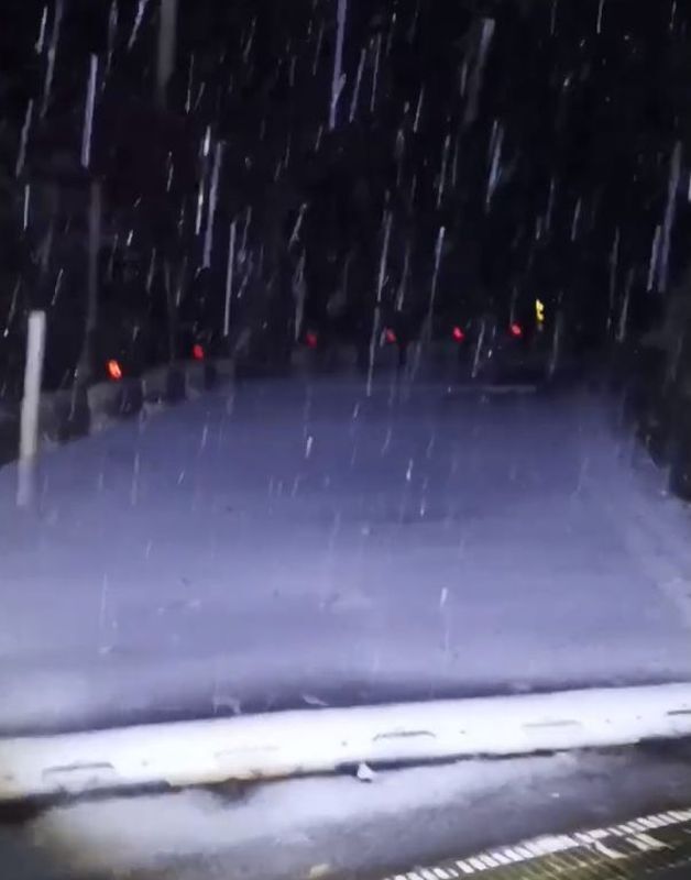 拉拉山下雪了 啟動車輛管制