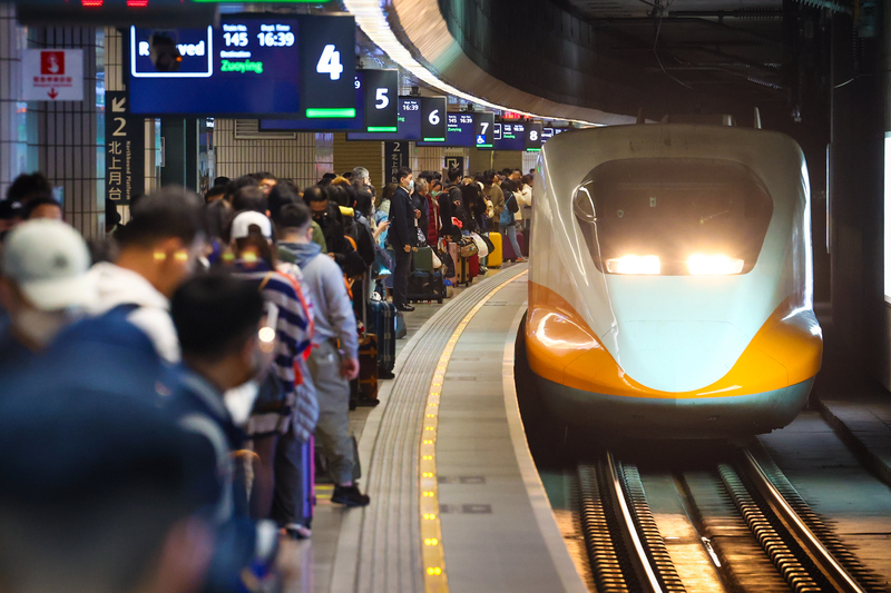 列車抵板橋未開門就離站  高鐵：人為疏失啟動調查