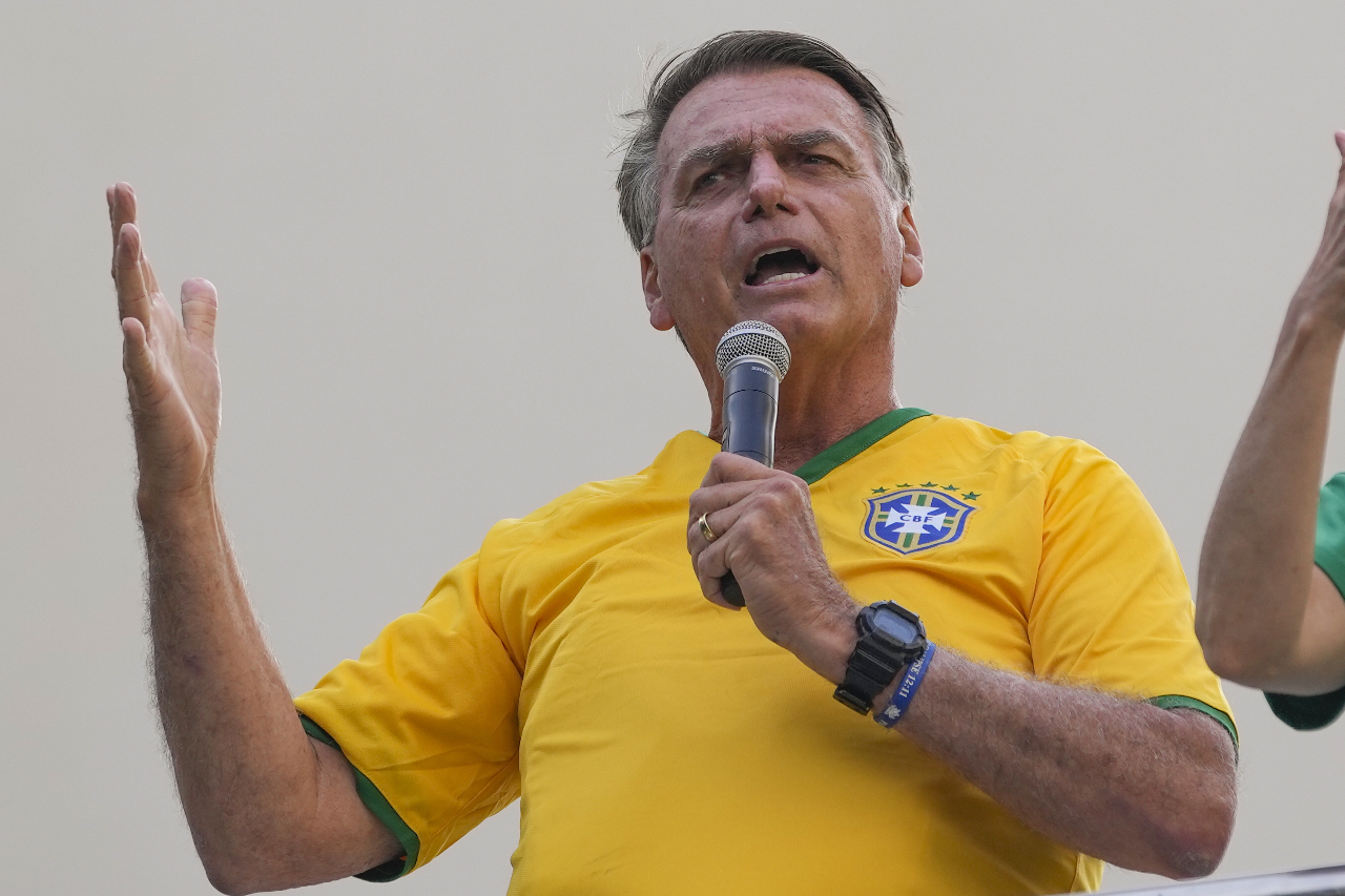 前巴西總統波索納洛 皮膚感染丹毒住院
