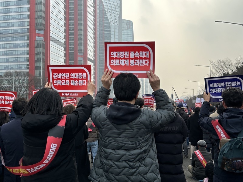 南韓醫師罷工爭議升溫 政府開始採取法律行動