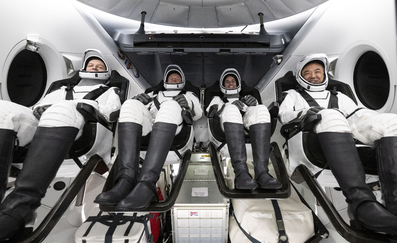 4名NASA任務太空人自國際太空站返回 降落佛州外海