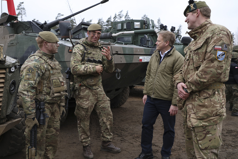 俄羅斯飛彈威脅  英防相訪問烏克蘭被迫縮短行程