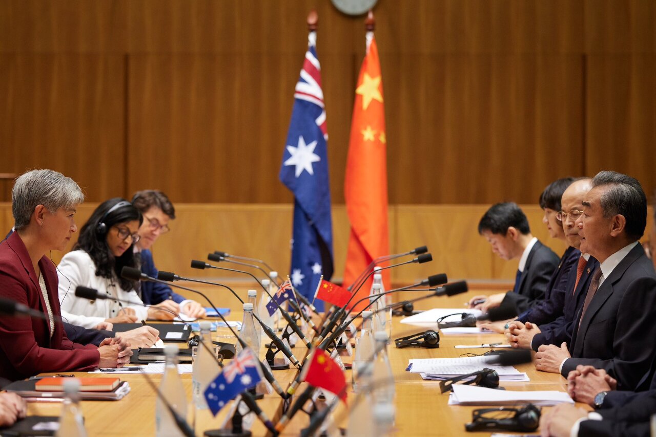 澳洲外長會王毅 台海和平與香港人權端上枱面