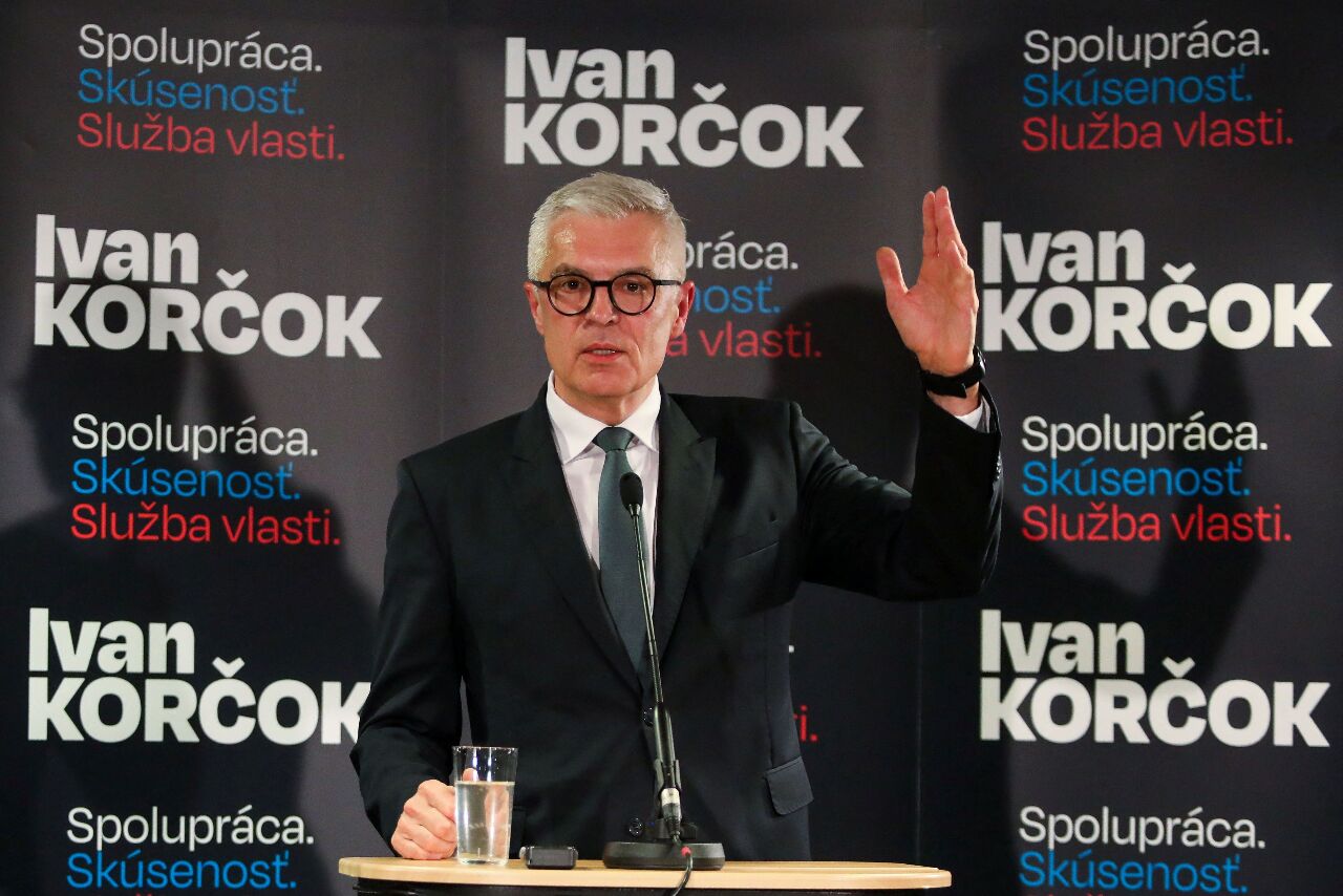 斯洛伐克親歐前外長首輪總統大選勝出  決選對決親俄總理盟友