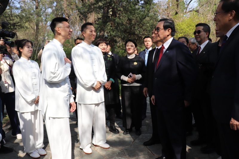 台北-北京：馬前總統二次訪中行 年輕人想聽這些聲音？