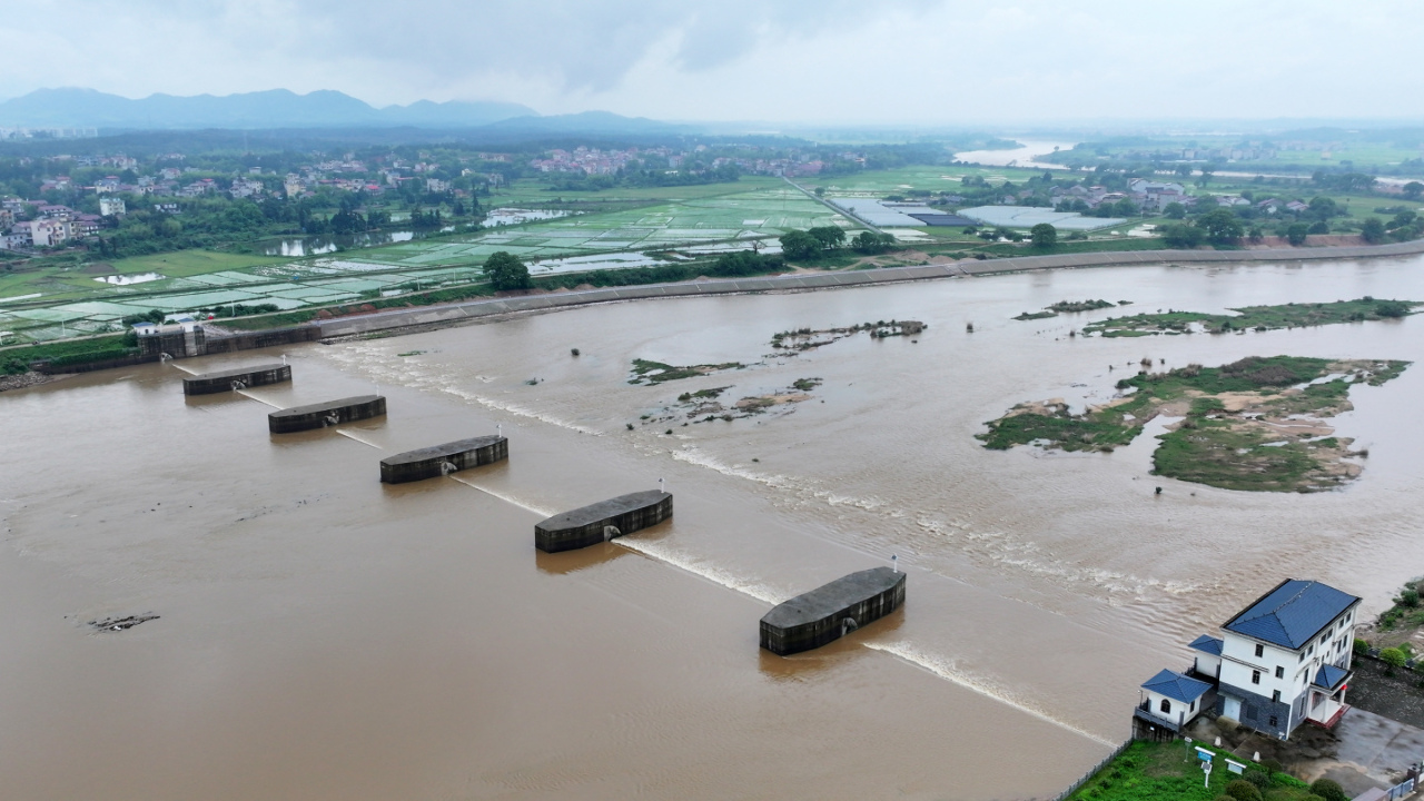 廣東省遇豪雨襲擊 11人失蹤萬人撤離
