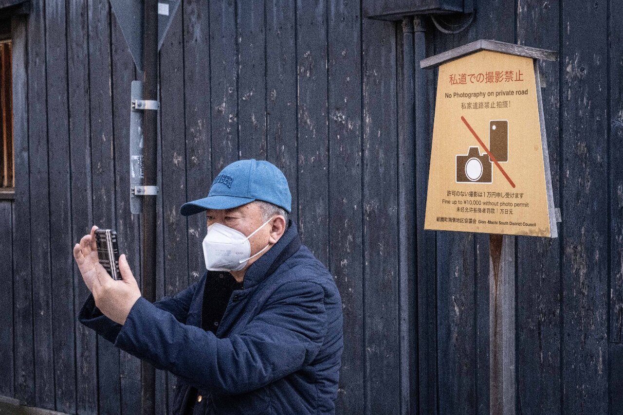 京都祇園遊客過量擾民 將增設禁入私有道路看板