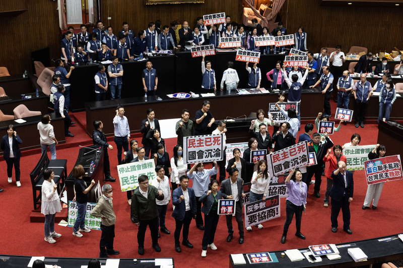 立院挑燈夜戰審藍白國會改革法案 韓國瑜宣布下周二再議