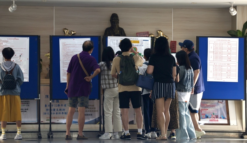 國中會考17.5萬人應試 16日看考場不能進教室