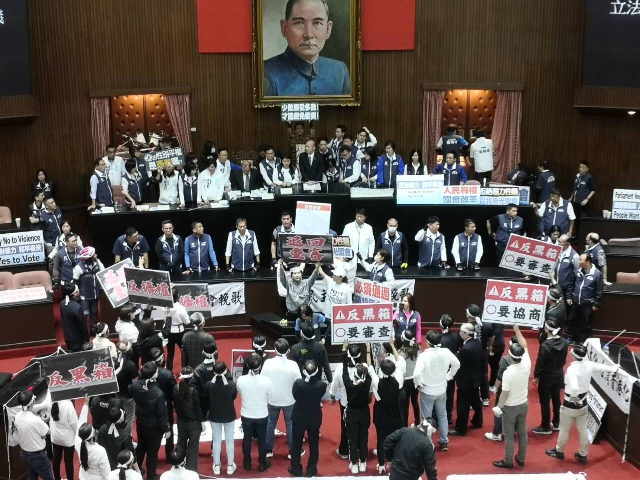 袁紅冰2月早警告習指示「佔領台灣立法院的制高點」矢板明夫：看來是真的