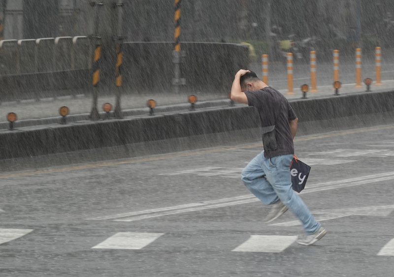 各地不定時短暫陣雨 白天氣溫回升中南部31度