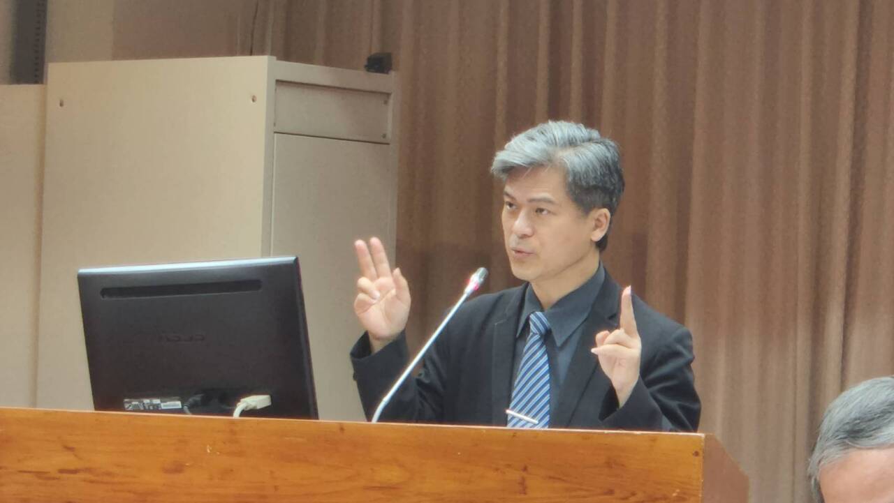 黃仁勳「有夠水」是什麼話？ 立委要求教育部正名「台語」