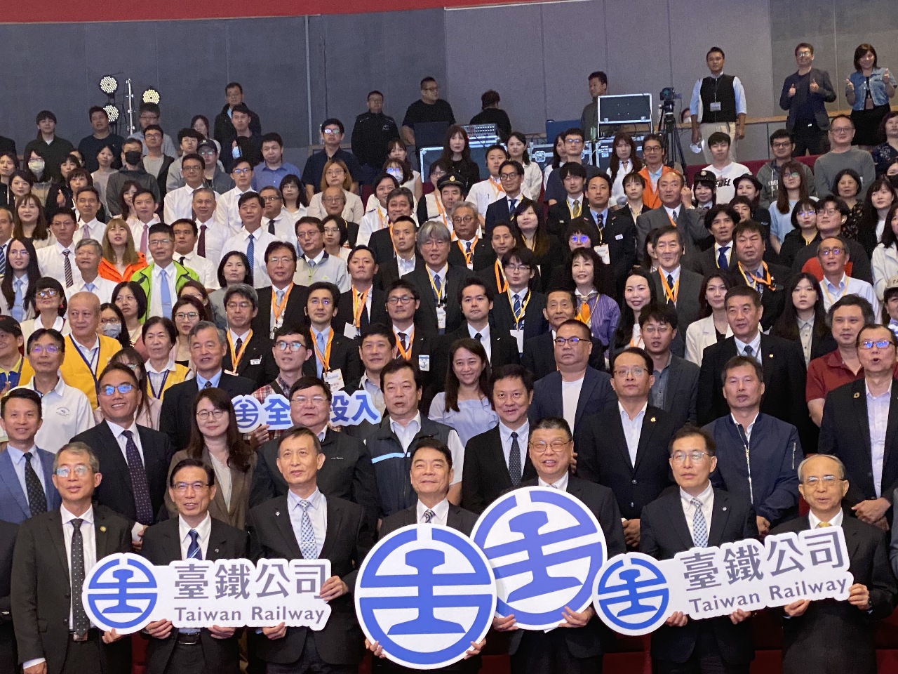 下週的歷史回顧：鐵路節、中共發佈香港一國兩制白皮書、台塑公司成立