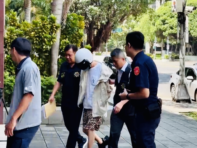 駕車衝撞總統府前花台 杜男20萬元交保責付配偶