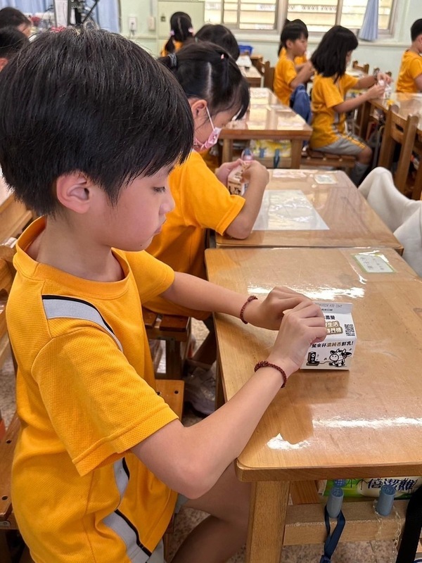 班班有鮮奶下學期全面停辦 全教總對行政院從善如流予以肯定