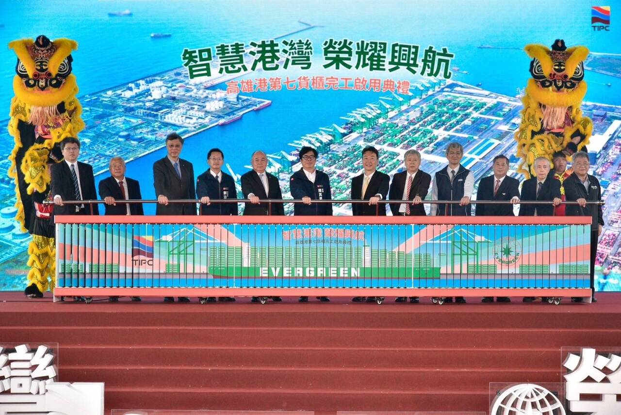 可容4艘全球最大超級貨輪進出 高雄七櫃開啟台灣海運新頁