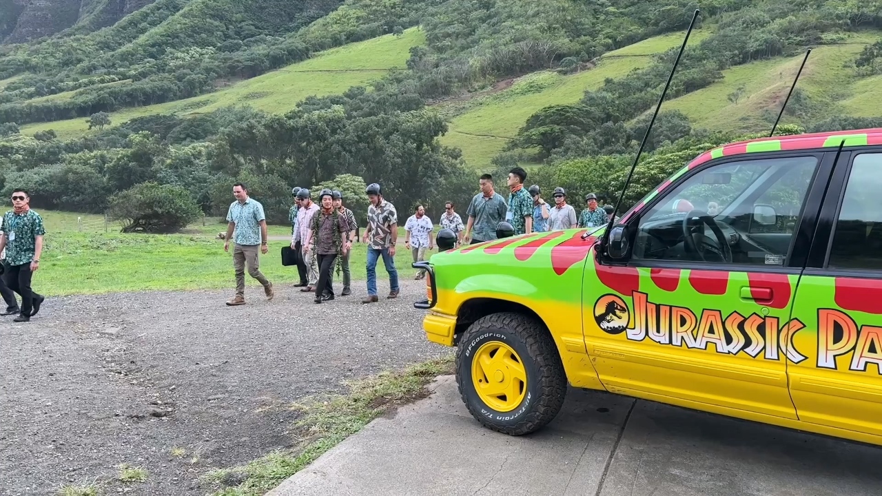 賴總統參訪古蘭尼牧場 乘越野車參觀侏儸紀拍攝地點(影音)