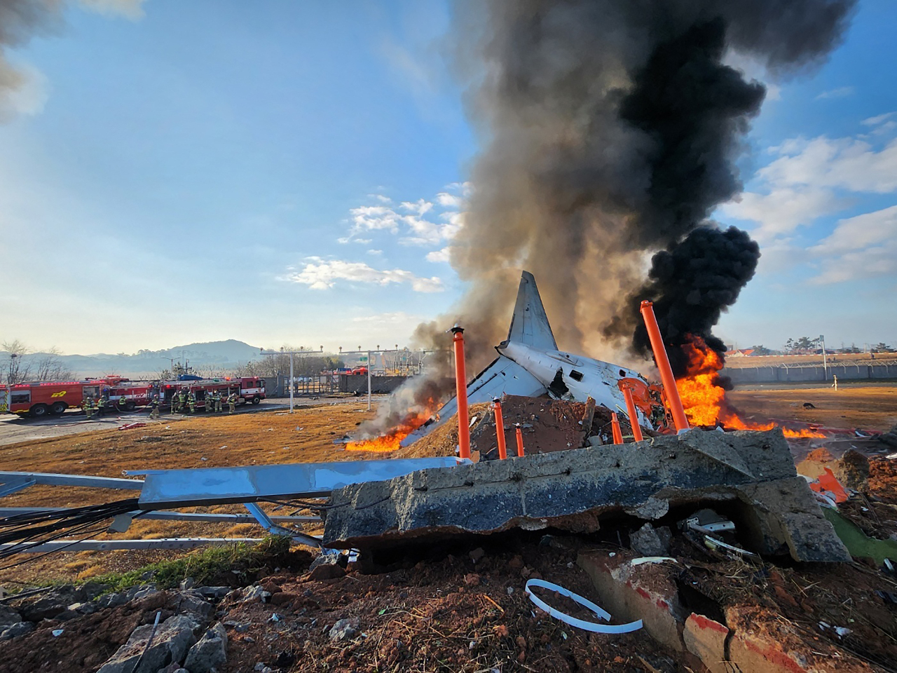 疑似鳥擊導致起落架故障 南韓濟州航空空難47死、2人獲救