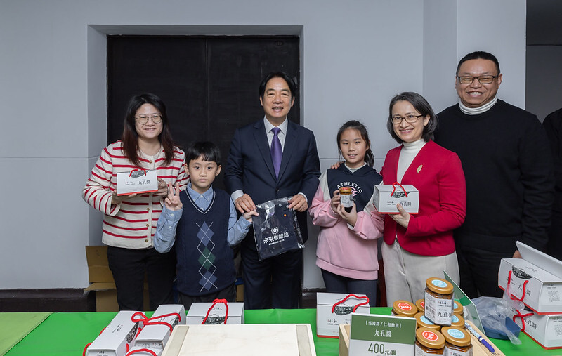 賴總統逛市集 遇小男孩立志當總統 當面爭取支持(影音)