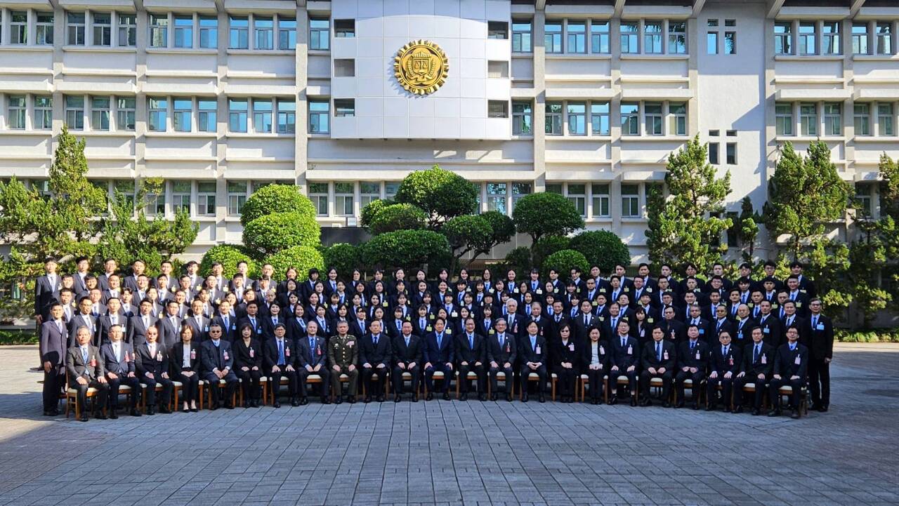 賴總統出席調查局結業典禮 勉對內打擊犯罪、對外抗中國滲透