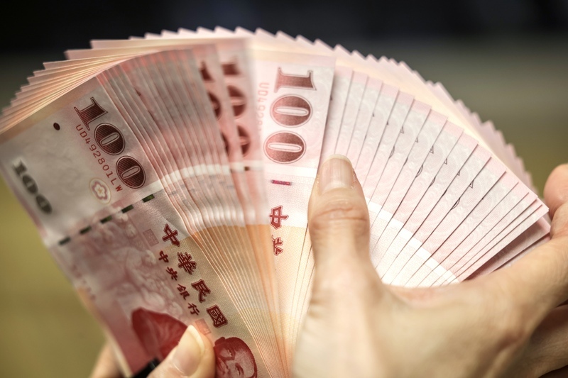 新台幣強升傷壽險業 信評點出一重要原因