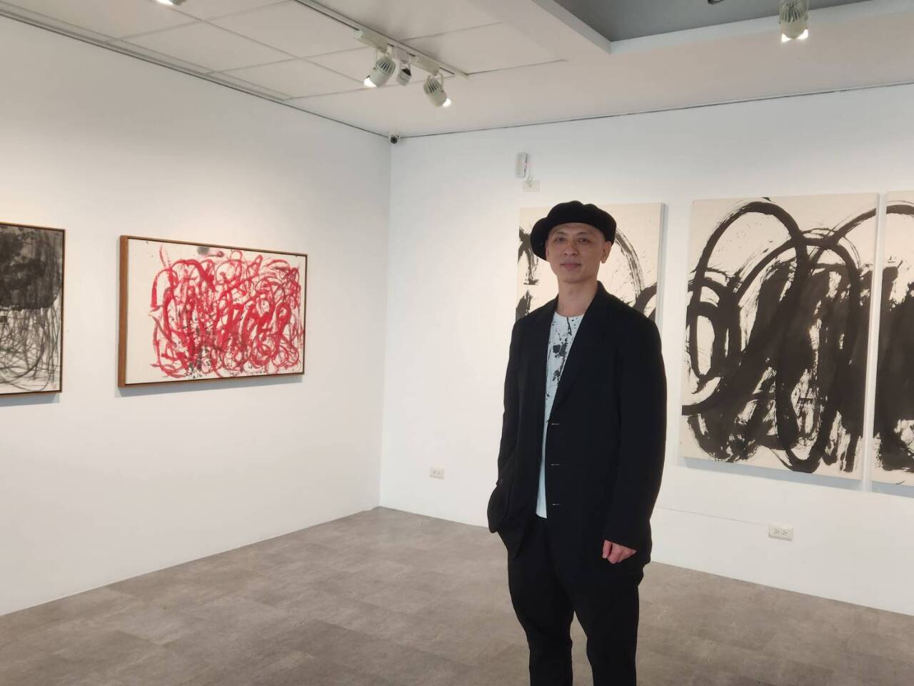 胡嘉《能量的黑線》個展  拓展新東方美學線條