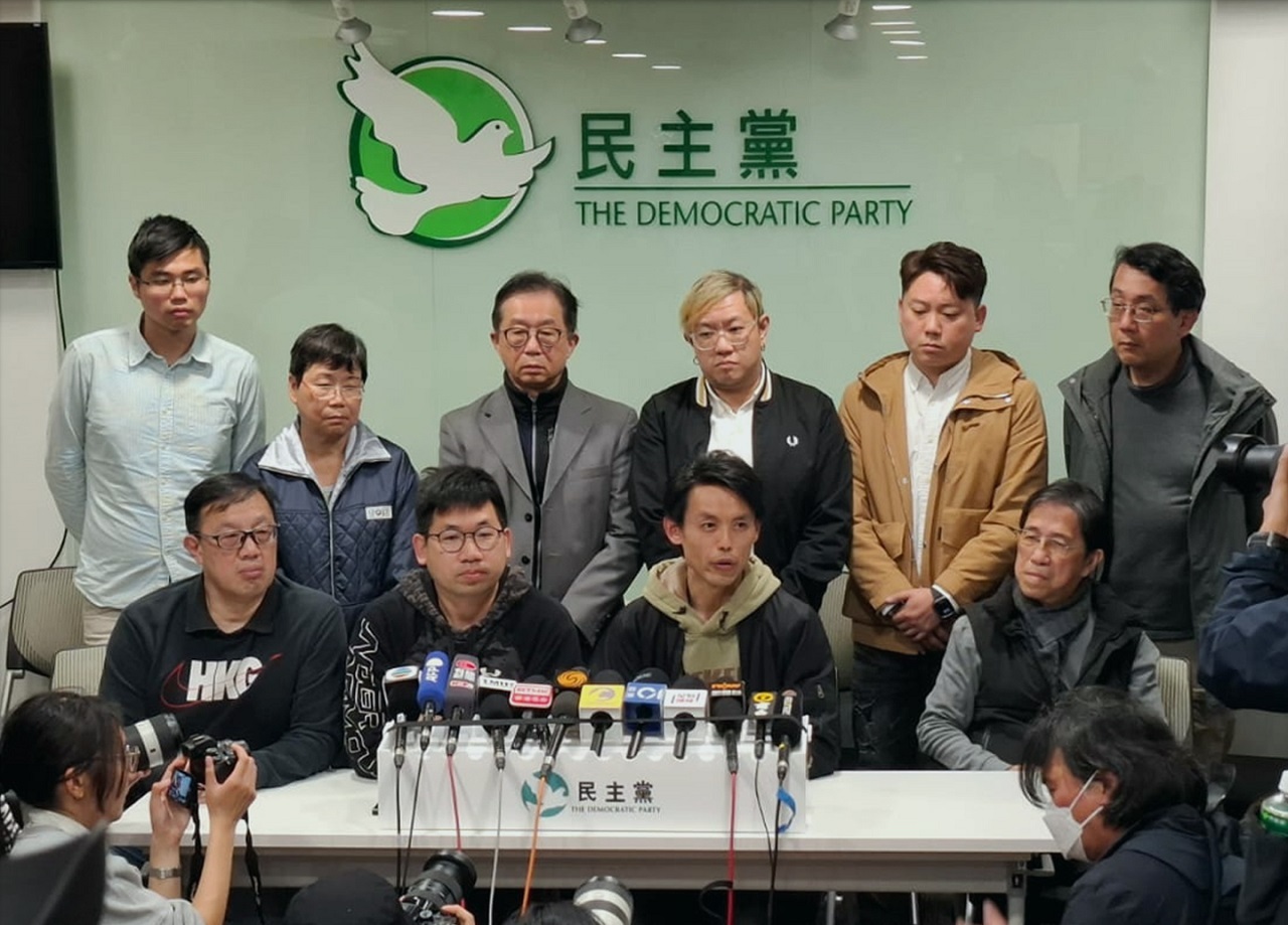 民主黨「完成歷史任務」終於被迫解散